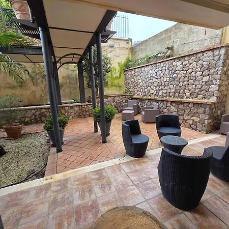 Ibiscus By Holidays Апартаменты